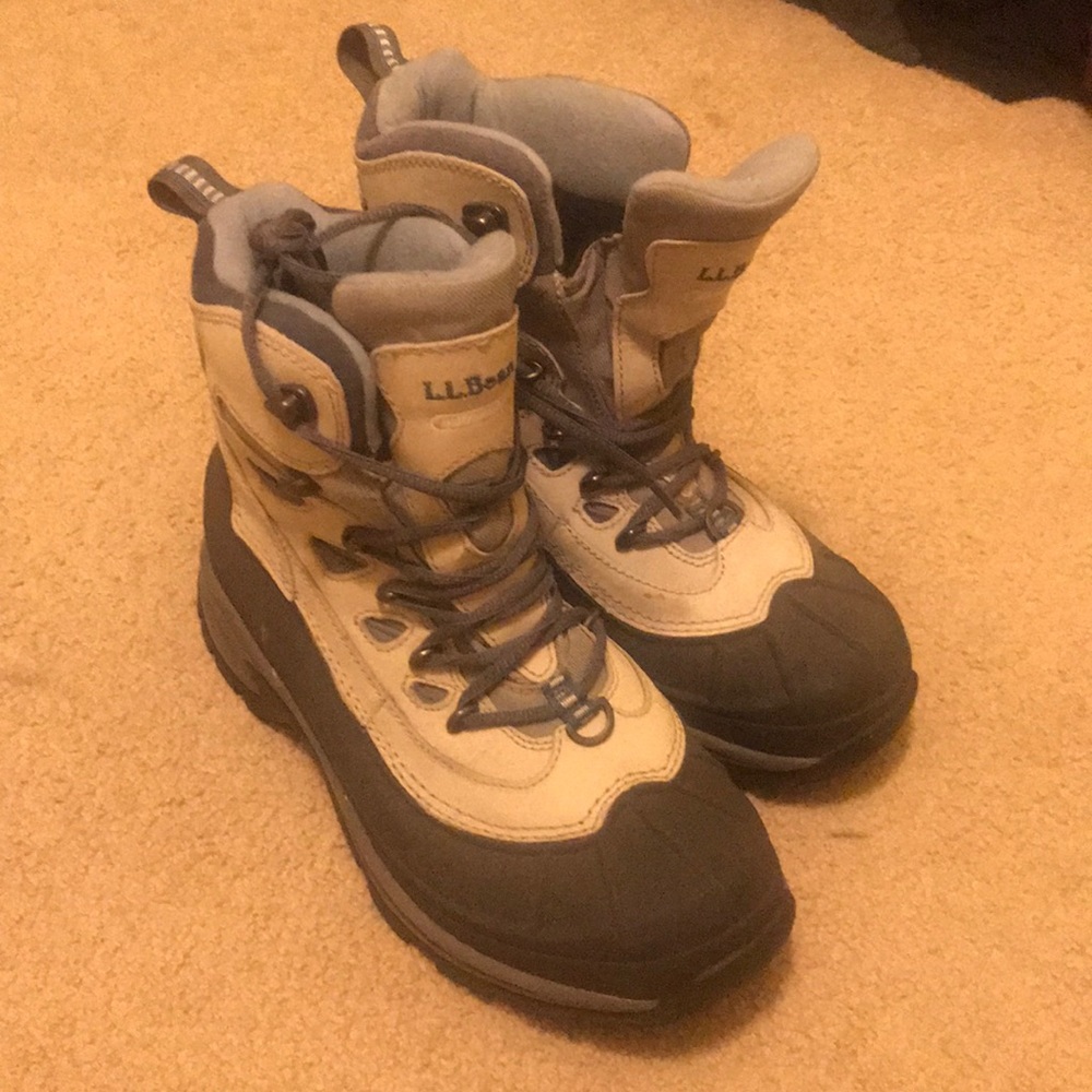Snow boots